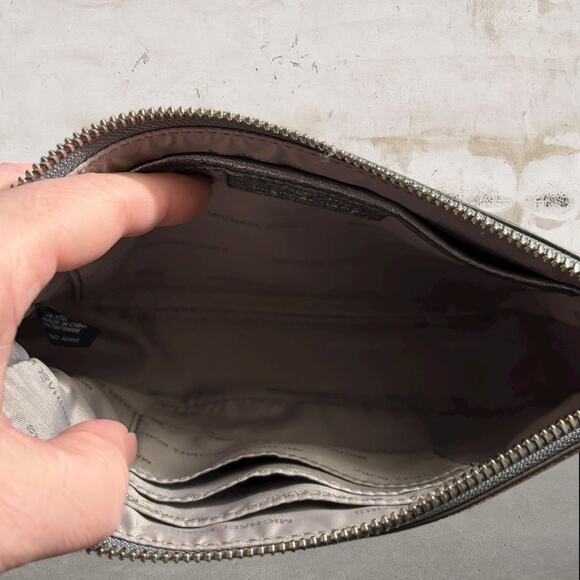 Michael Kors Jet Set Bag in Metallic Silver Leather - Picture 6 of 7